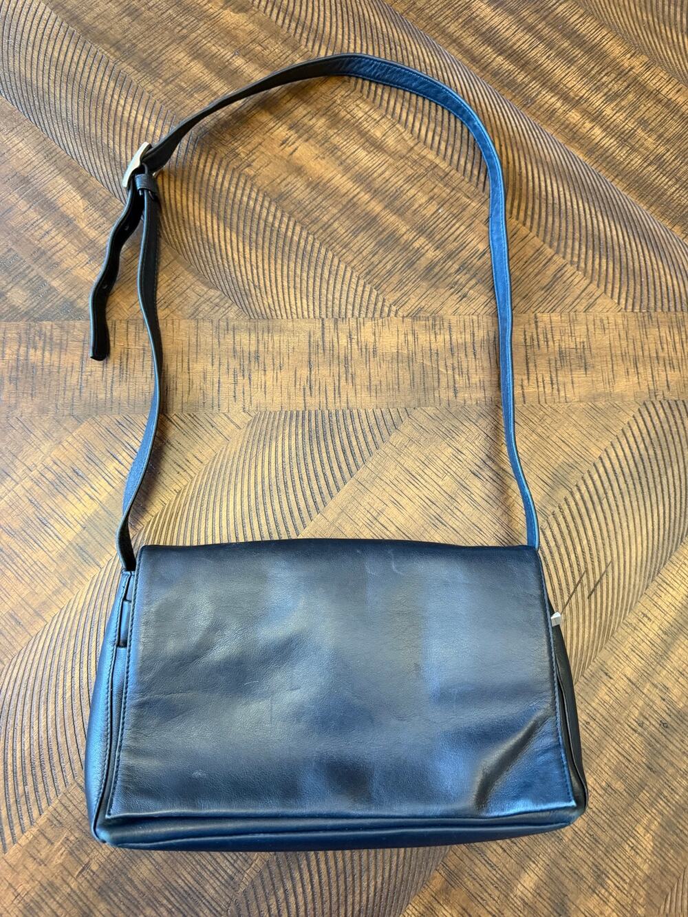 Vintage Tula of London black leather shoulder purse flap-front messenger bag